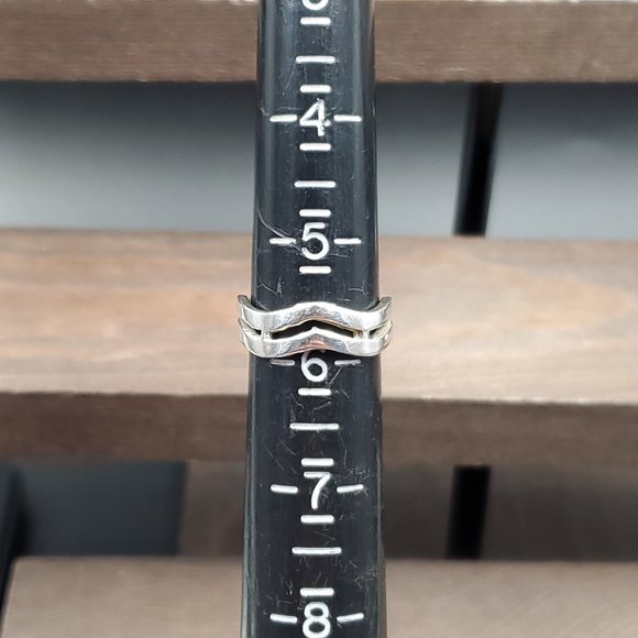 Size 5.75 Sterling Silver Thick Cool Wavy Design Band Ring - Picture 4 of 6